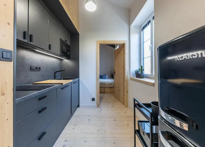 Vlasta Apt. #401